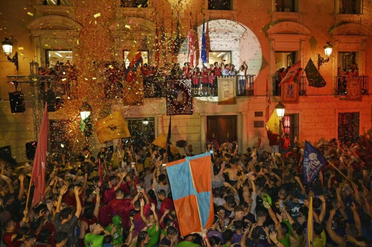 Las Ferias de Alcalá de Henares comienzan con un emotivo pregón en la Plaza de Cervantes