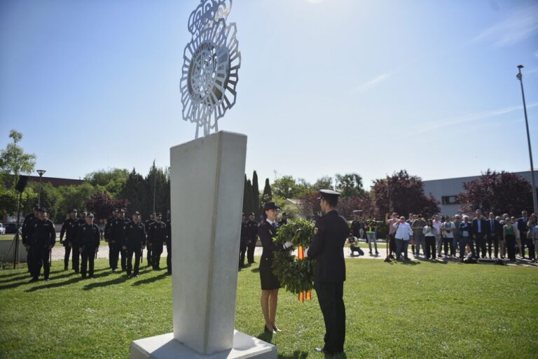 homenaje policía nacional