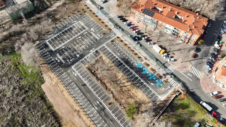Alcalá gana 350 nuevas plazas de aparcamiento en Reyes Católicos tras una inversión municipal de 1,4 millones